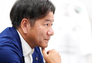 本紙インタビューで語るJリーグ野々村芳和チェアマン(撮影･江口和貴)
