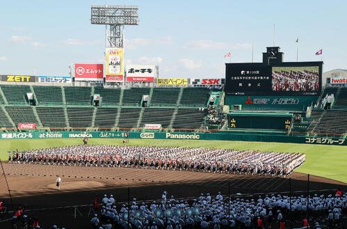 開会式のリハーサルで行進する選手ら(撮影･上山淳一)