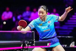 女子シングルス1回戦で橋本帆乃香と対戦する張本美和(撮影･江口和貴)