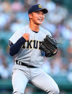 札幌日大対仙台育英　3回表を抑え喜ぶ仙台育英･古川諒弥(撮影･野上伸悟)