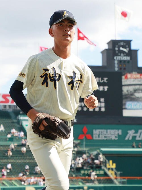 東筑対神村学園　試合を前に準備する神村学園先発の松永遥斗(撮影･上山淳一)