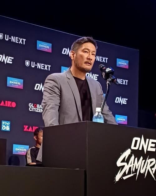 吉成名高が中1カ月でキックボクシングとムエタイの連戦を行うと明かしたONEのチャトリ･シットヨートンCEO