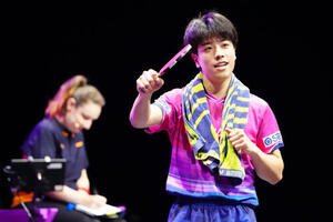 男子シングルス2回戦でポルトガルのジェラウドに勝利した篠塚大登(撮影･江口和貴)
