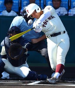 東筑対神村学園　1回表東筑無死、先頭打者本塁打を放つ東筑･平山護(撮影･上田博志)