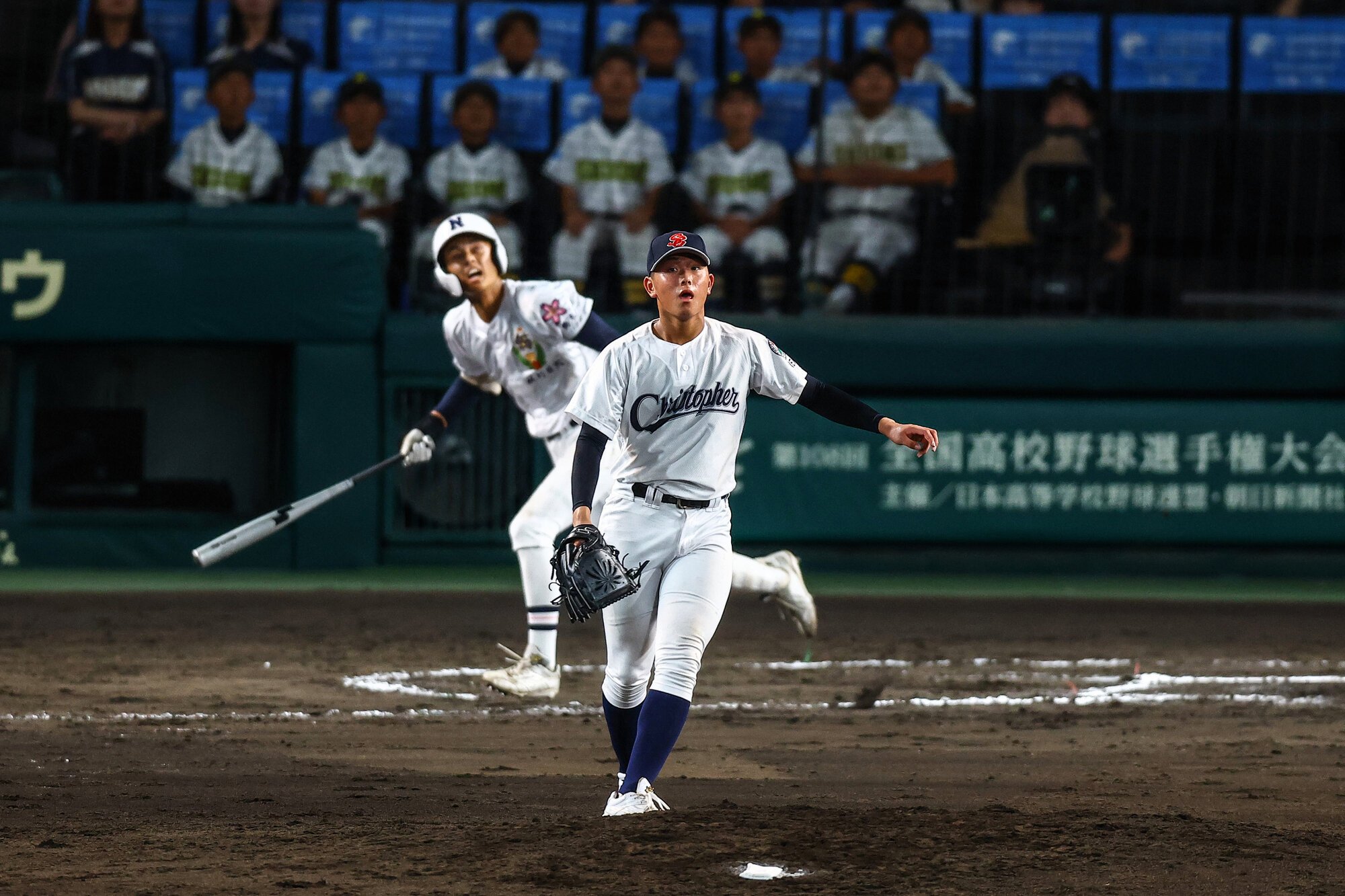 佐野日大―聖隷クリストファー　七回表佐野日大2死一、二塁、高橋に中飛を打たれた高部。中堅手大島の失策で佐野日大が先制＝上田博志撮影