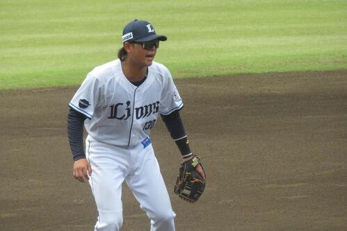 酷暑の試合で声を張る西武金子(2026年7月撮影)