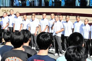 熱戦を終えて学校に戻った聖隷クリストファーの選手たち=2026年8月7日、浜松市中央区三方原町、青田秀樹撮影