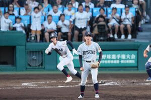 有明－立命館宇治　九回表有明2死満塁、永田に逆転の3点適時二塁打を打たれた投手坂本＝上山淳一撮影