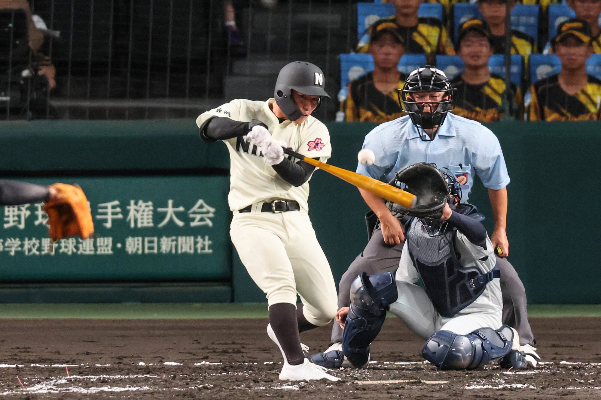長崎日大―立正大淞南　二回表長崎日大1死二、三塁、2点適時打を放つ小池=上山淳一撮影