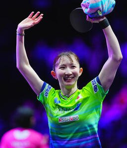 女子シングルス2回戦に勝利し笑顔を見せる早田ひな(撮影･垰建太)