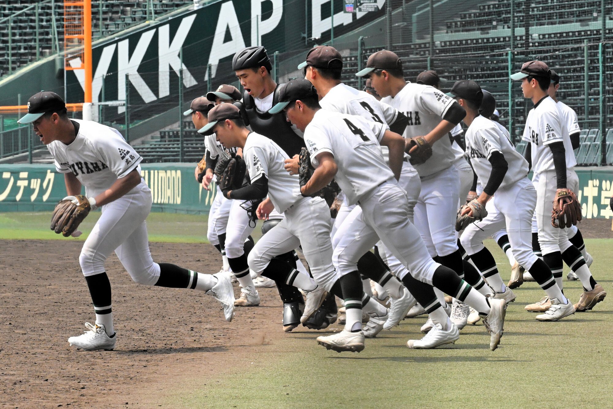 甲子園練習に臨む福山の選手たち=2026年8月3日、兵庫県西宮市の阪神甲子園球場、相川智撮影