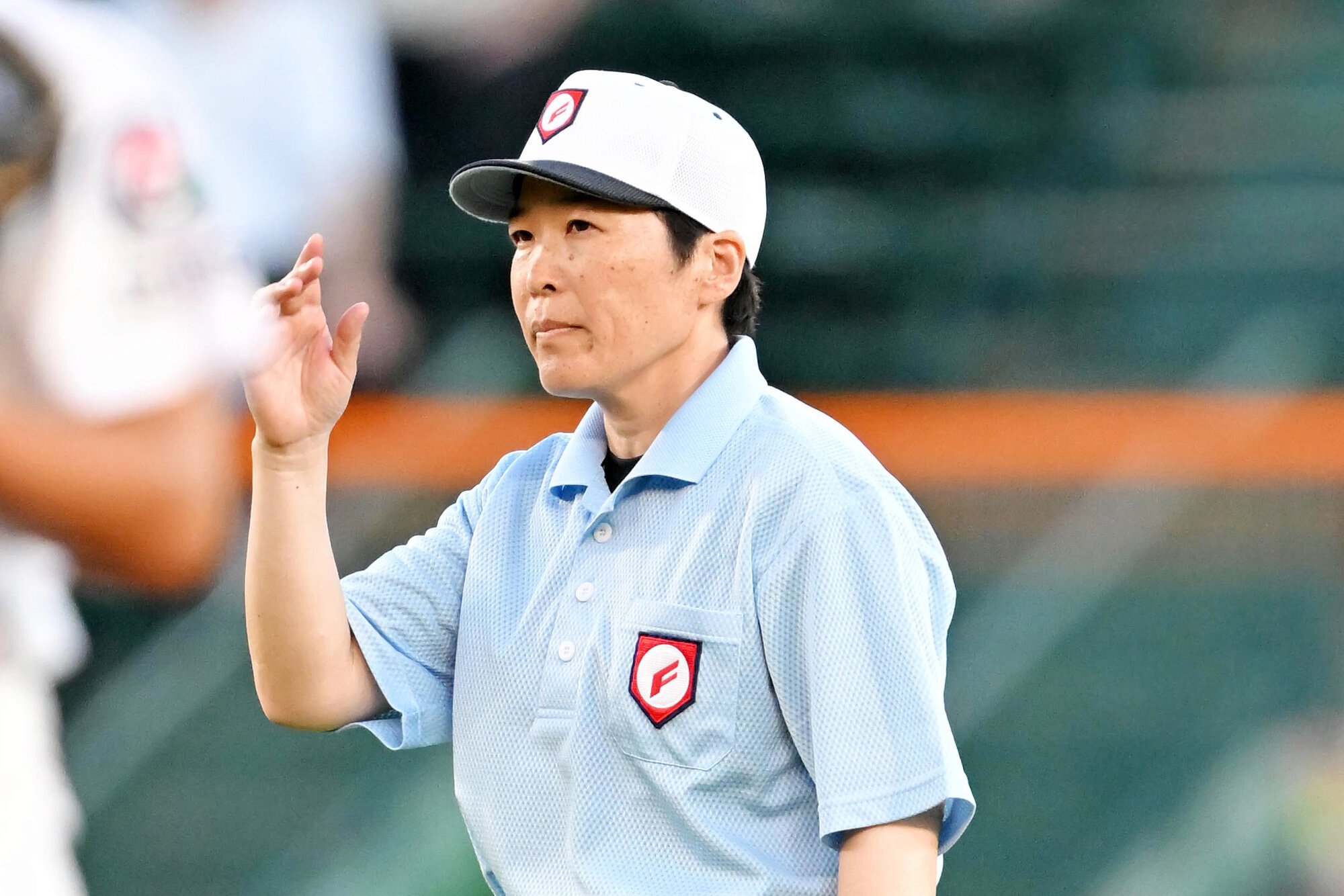 佐野日大―聖隷クリストファー　二塁塁審を務める松本京子さん