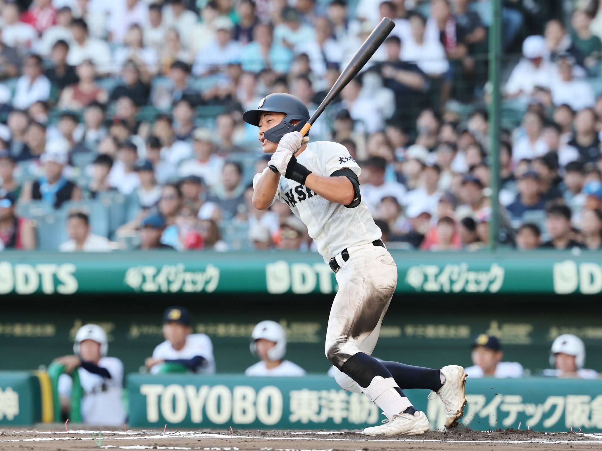 大分商―日本文理　六回表大分商1死二塁、杉山は勝ち越しの適時打を放つ＝藤原伸雄撮影