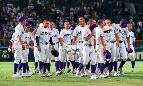英明対関東第一　初戦敗退し、引き揚げる関東第一の選手たち(撮影･野上伸悟)
