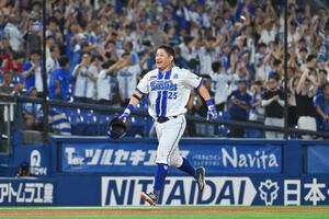 DeNA対広島　12回裏DeNA無死、サヨナラ本塁打を放ち笑顔でダイヤモンドを1周する筒香嘉智(撮影･滝沢徹郎)
