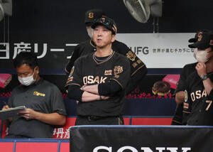 阪神対中日　7回URあ阪神2死、攻撃のきっかけがつかめず厳し表情の藤川球児監督(撮影･宮崎幸一)