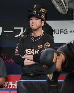 阪神対中日　9回裏、悔しげな表情で試合を見つめる阪神藤川球児監督(撮影･宮崎幸一)