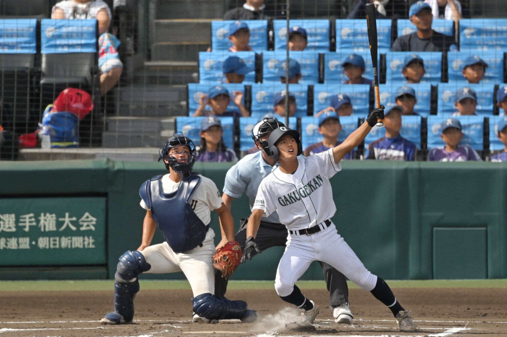岡山学芸館―鳥取城北　六回表岡山学芸館2死二塁、藤原は適時三塁打を放つ