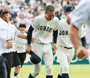 岡山学芸館対鳥取城北　岡山学芸館に敗れ、涙を流す鳥取城北エース下浦一心(撮影･上山淳一)