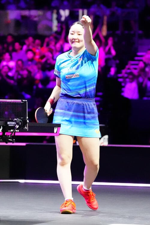 女子準決勝で王芸迪に勝利し、ガッツポーズを見せる張本美和(撮影･江口和貴)