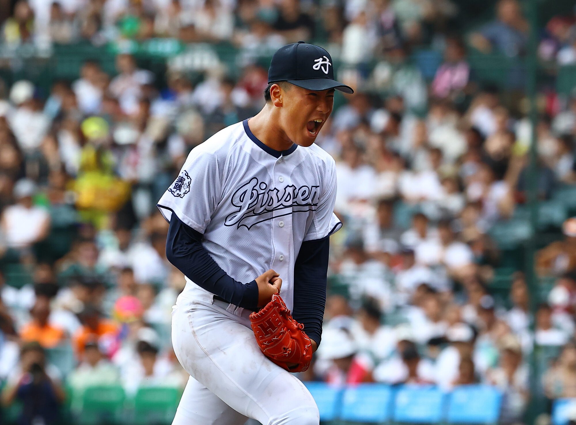 八王子実践―鳴門渦潮　三回裏のピンチを抑え、ガッツポーズをする塚原=新井義顕撮影