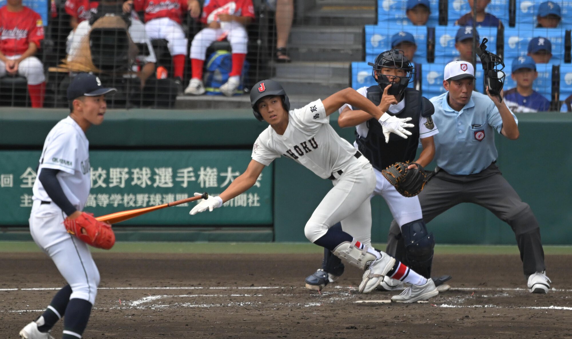 岡山学芸館―鳥取城北　三回裏鳥取城北2死二、三塁、秦は左前に2点適時打を放つ。投手田路。捕手森