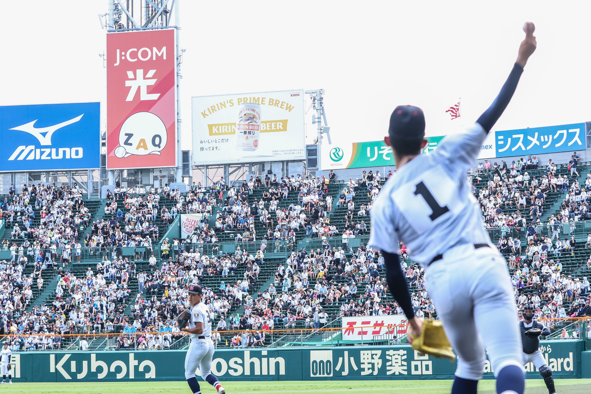 横浜―沖縄尚学　試合前、観客で埋まり始めた阪神甲子園球場=木子慎太郎撮影