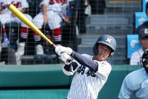 明徳義塾対日南学園　2回表明徳義塾無死、筧遥真は右前安打を放つ