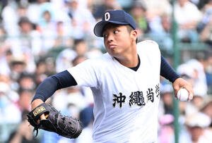 横浜対沖縄尚学　沖縄尚学先発の末吉良丞(撮影･石井愛子)