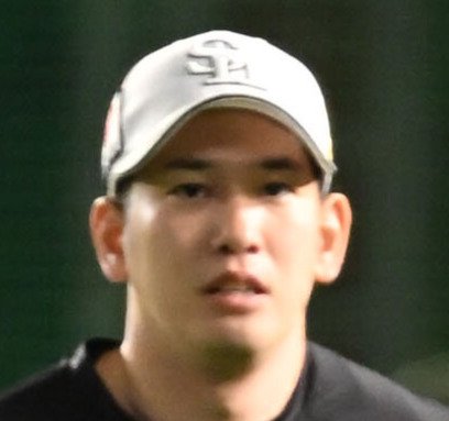 ソフトバンク対ロッテ　試合前、練習を行うソフトバンク栗原陵矢(撮影･林敢治)