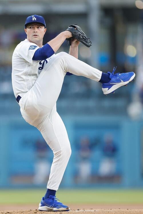 ロイヤルズ戦で力投するドジャース･スクバル(AP)
