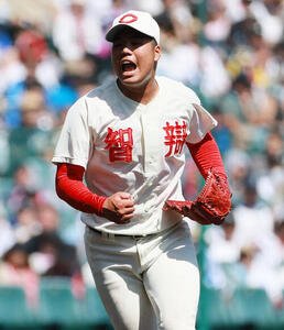 智弁和歌山対社　5回裏社2死、和気匠太は北村煌大を見逃し三振に仕留める(撮影･上山淳一)
