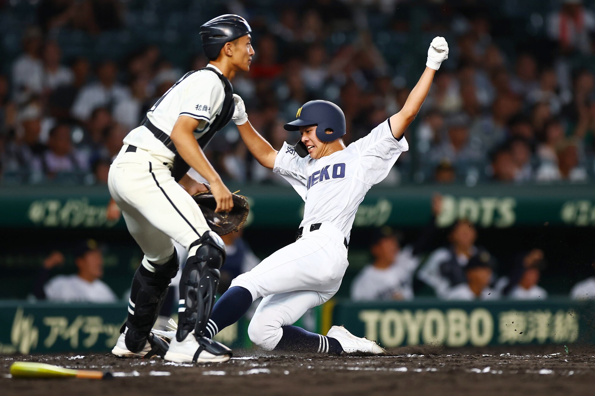 松商学園―三重　一回裏三重1死一、二塁、福田の適時打で二塁走者前野が生還し先制。捕手太田=新井義顕撮影