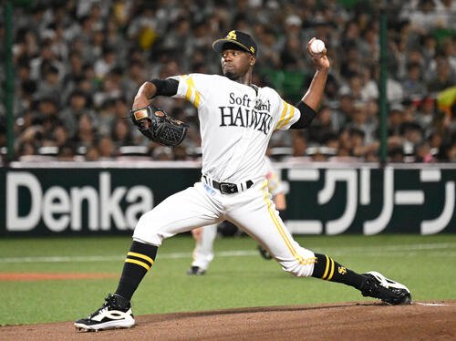 ソフトバンク対ロッテ　ソフトバンク先発のリバン･モイネロ(撮影･林敢治)
