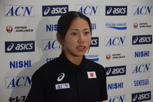 帰国後、取材に応じた久保凛