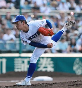 敦賀気比対横手　横手先発の佐藤宙斗(撮影･上山淳一)