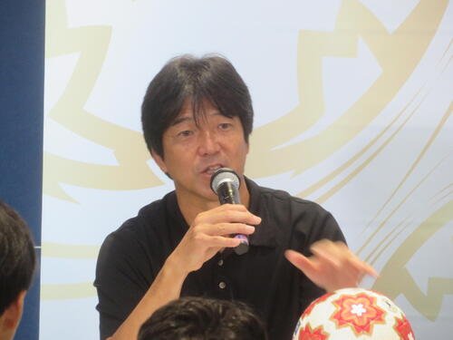 天皇杯の子ども向けトークイベントに出席した名波浩氏