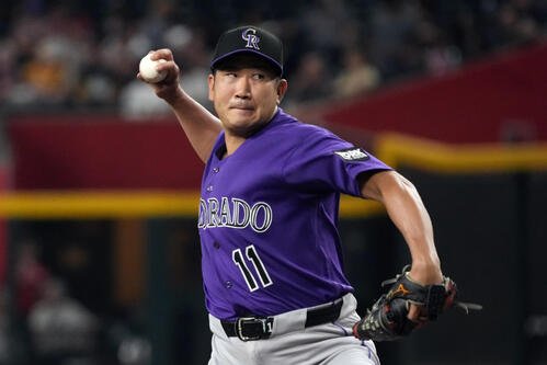 ダイヤモンドバックス戦で力投するロッキーズ菅野智之(AP)