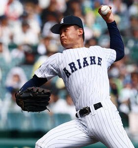 長崎日大対有明　9回表、長崎日大打線相手に好投を見せる有明の斉藤遼汰郎(撮影･加藤哉)