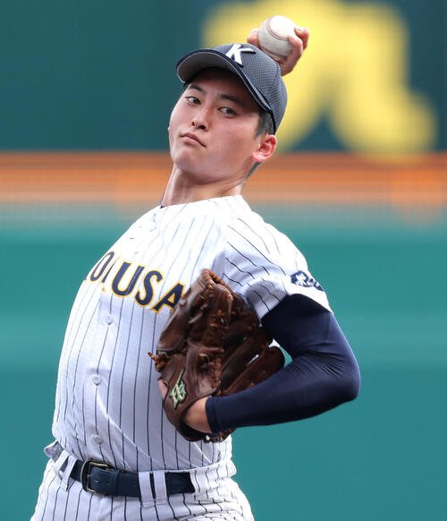 青森山田対東日本国際大昌平　3回表、力投する東日本国際大昌平･照沼佑崇(撮影･河田真司)