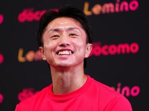 公開練習前の取材に臨む石井武志(撮影･鈴木みどり)