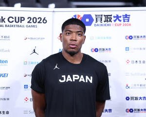 前日公開練習を終え、囲み取材を受ける八村塁(撮影･増田悦実)