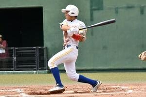 取手6回裏2死三塁、押田の放った三塁内野安打が貴重な10点目となった