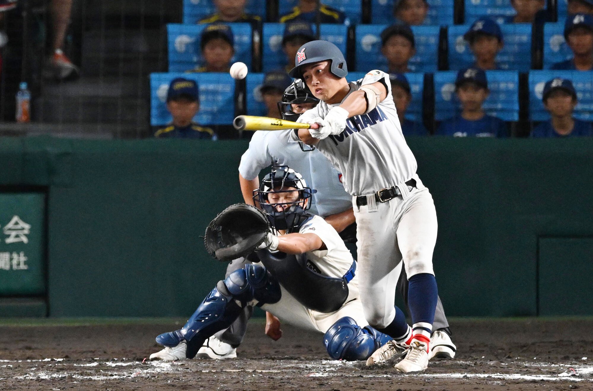 横浜―日南学園　七回表横浜2死二塁、千島は勝ち越し適時三塁打を放つ