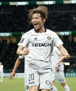 東京V対柏　後半、ゴールを決め、ガッツポーズをする柏瀬川祐輔(撮影･山本朝陽)