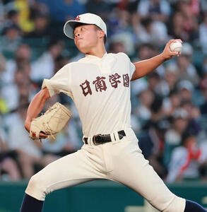 横浜対日南学園　日南学園先発の谷口銀次郎(撮影･上山淳一)