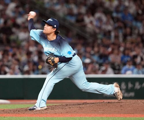 西武対ロッテ　8回からマウンドに上がった西武松本航(撮影･たえ見朱実)