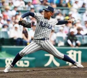 智弁和歌山対敦賀気比　智弁和歌山戦に先発する敦賀気比の辻琉成(撮影･加藤哉)