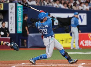 オリックス対日本ハム　6回表日本ハム1死一、二塁、有薗直輝は適時二塁打を放つ(撮影･宮崎幸一)