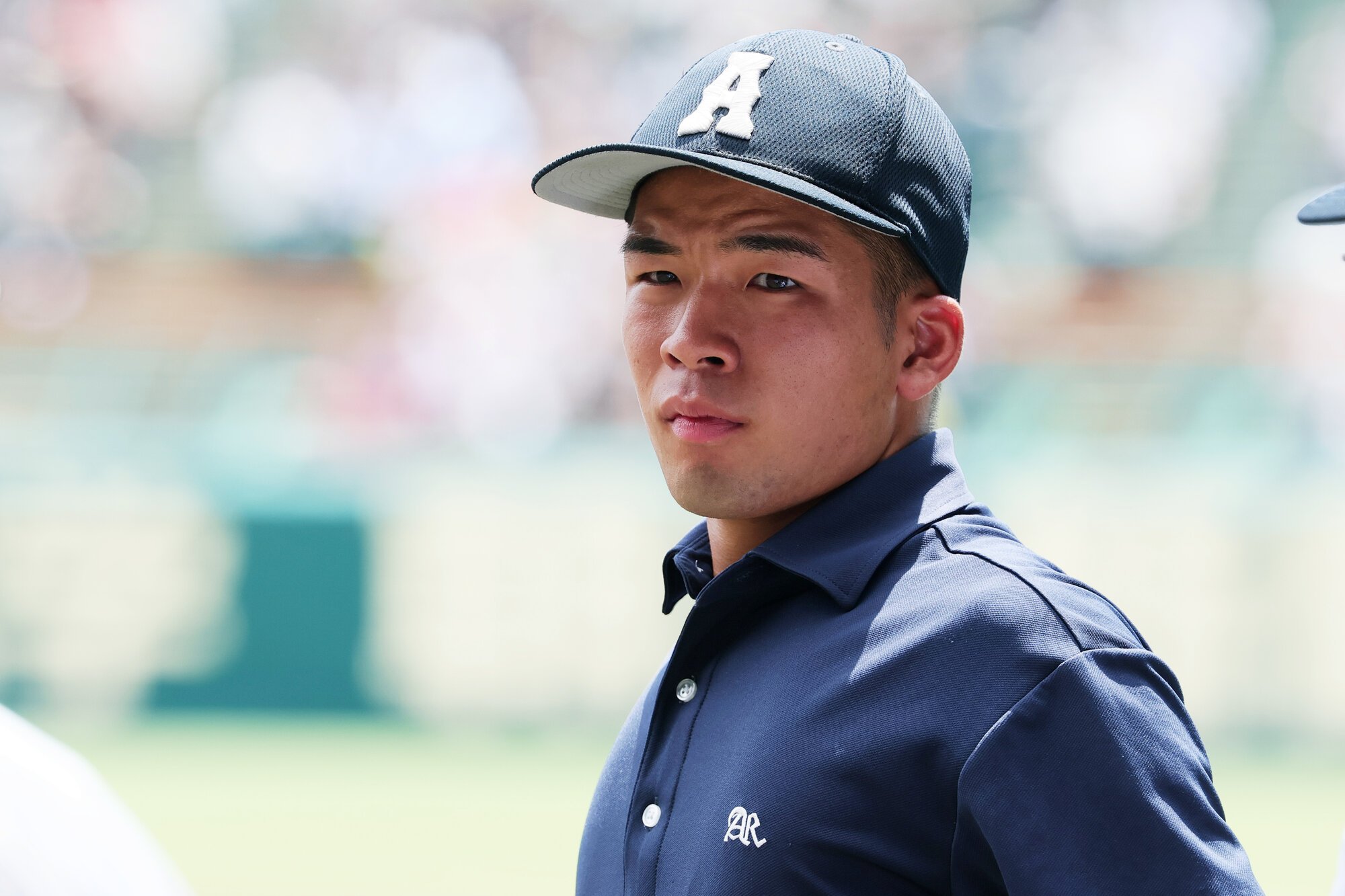 長崎日大―有明　試合前、有明の西田颯熙記録員＝伊藤進之介撮影